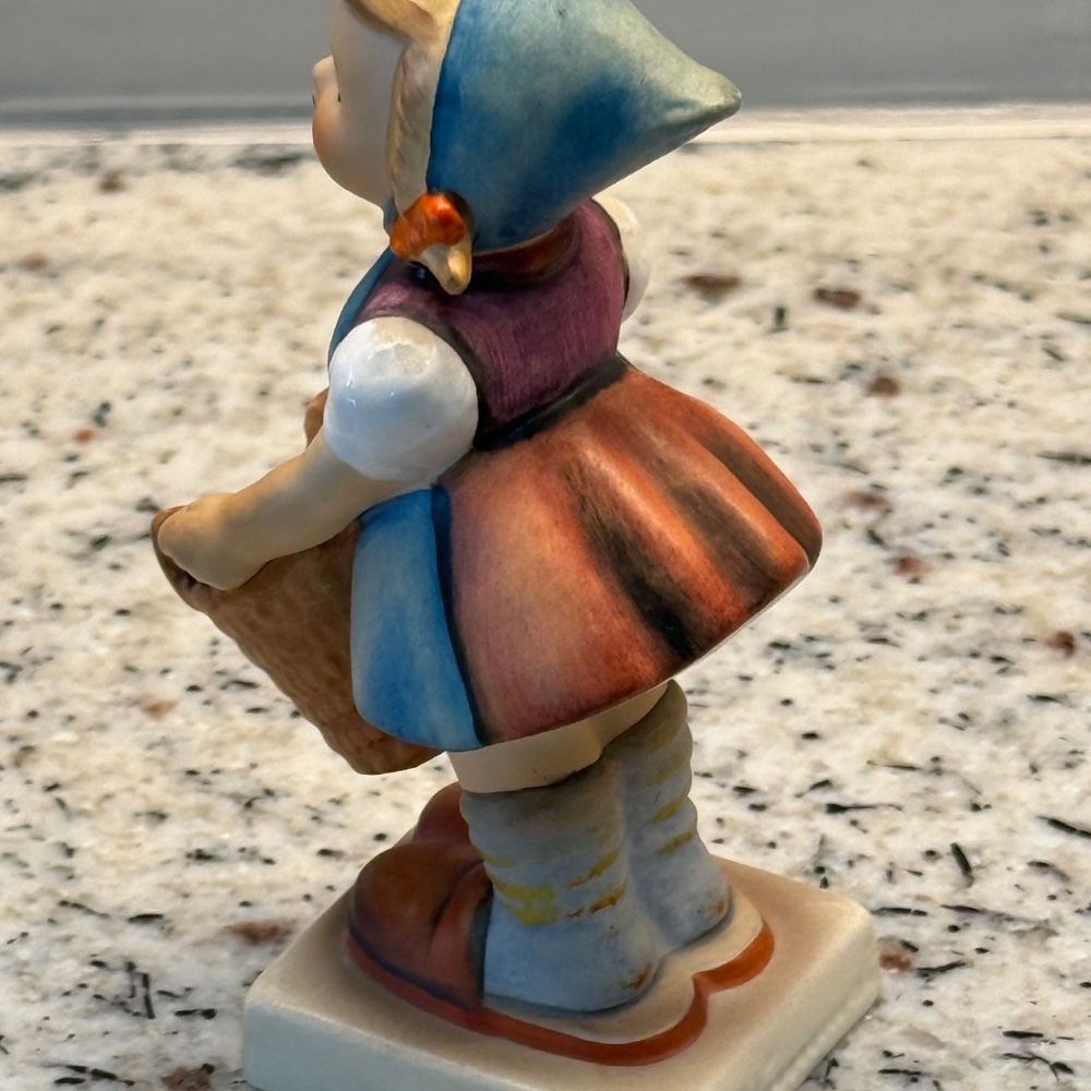 Hummel - Picture 3 of 6
